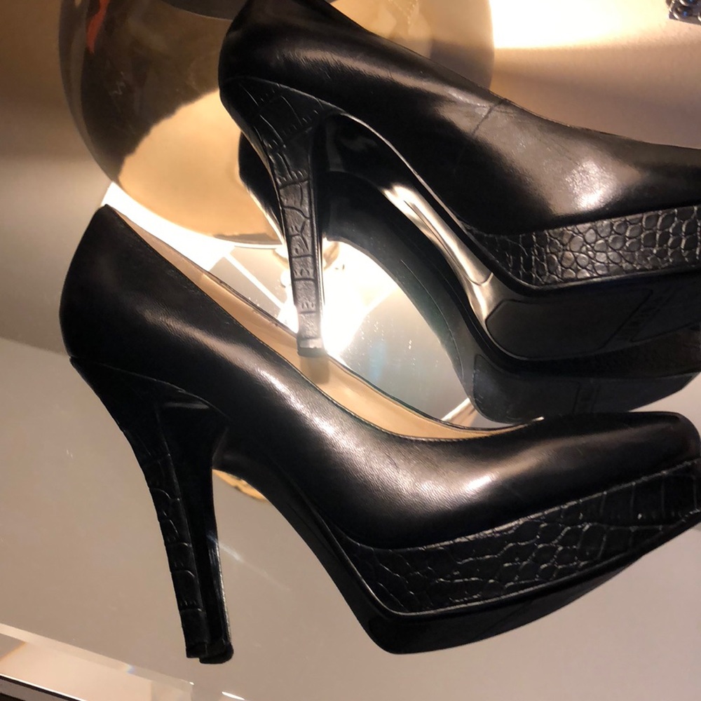 Nine West black pump!